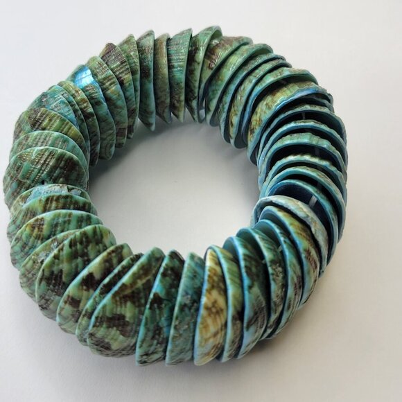 Chunky Green Sea Shell Stretch Bracelet - Picture 2 of 8